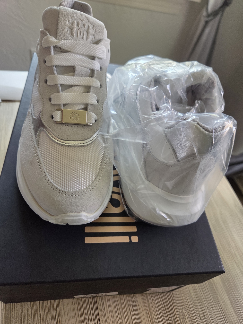 Roberto Cavalli White And Silver Shoe Box with Lidget Labels